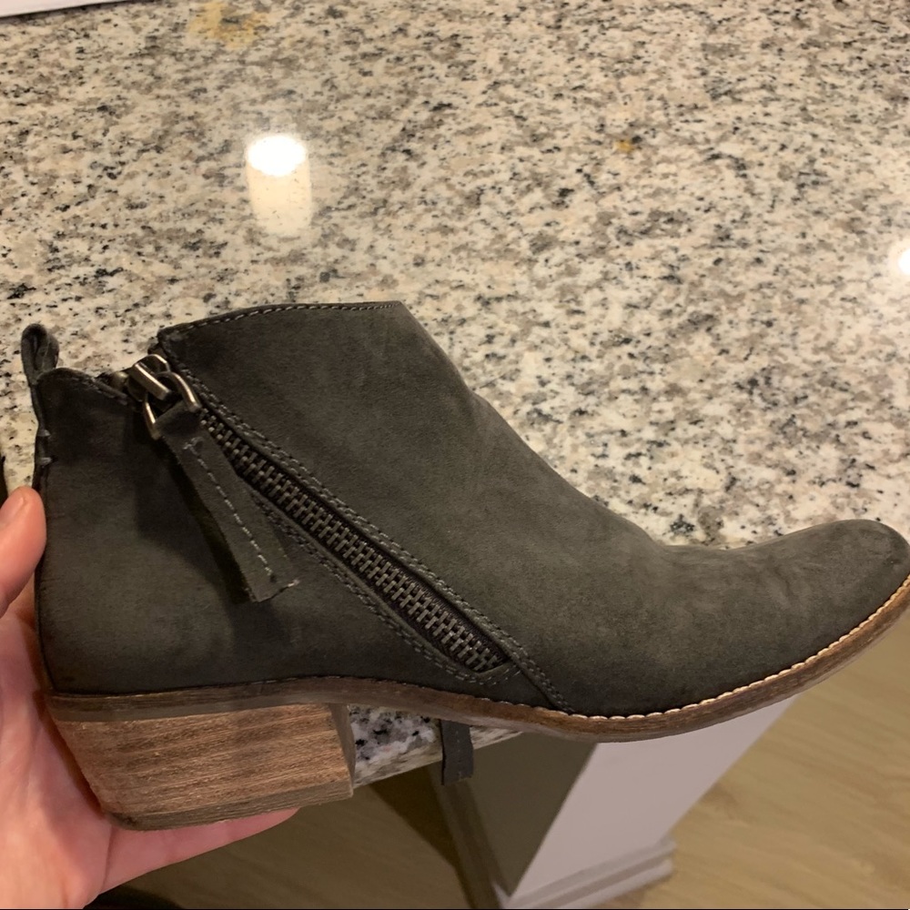 dolce vita chyro zip gray booties size 8.5